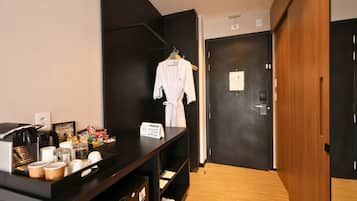 Executive Room, 1 King Bed | Minibar, soundproofing, free cribs/infant beds, free WiFi