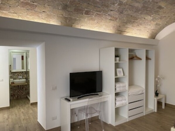 1 habitación, tabla de planchar con plancha, wifi y ropa de cama 