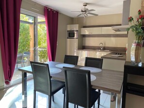 Mikrowelle, Ofen, Geschirrspüler, Toaster