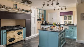 Réfrigérateur, micro-ondes, four, lave-vaisselle