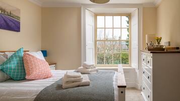 8 bedrooms, free WiFi, bed sheets