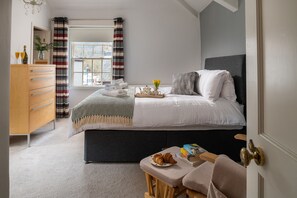 8 bedrooms, free WiFi, bed sheets