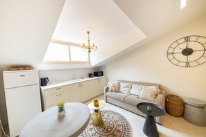 Family Apartment | Minibar, free WiFi, bed sheets - Tish ApartHotel (Jerusalem)