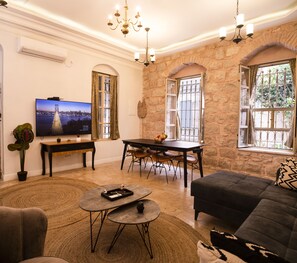 Living area - Tish ApartHotel (Jerusalem)