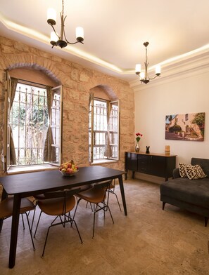 Executive Apartment | Living area | 48-inch Smart TV with premium channels, TV - Tish ApartHotel (Jerusalem)