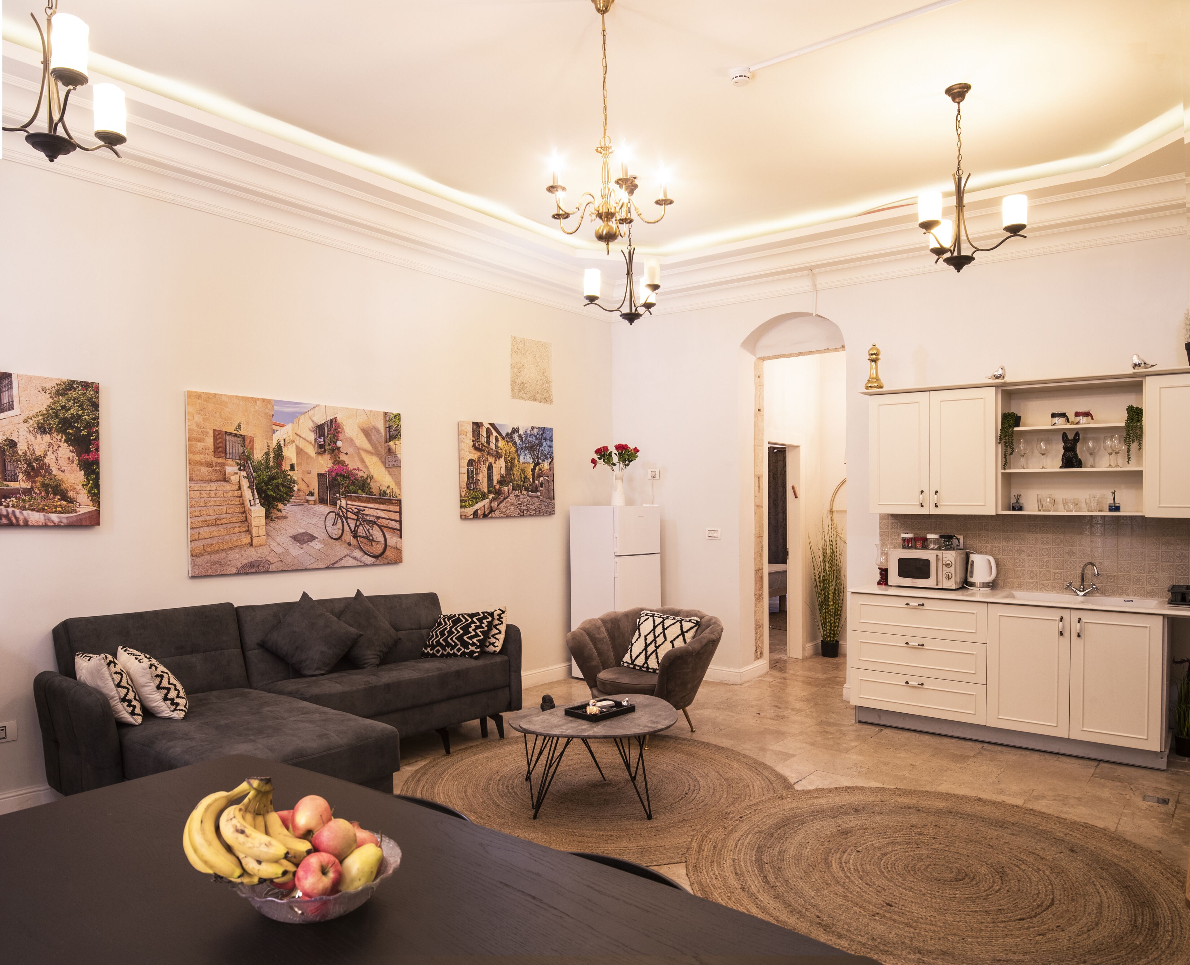 Executive Apartment | Private kitchen | Fridge, microwave, electric kettle, coffee grinder