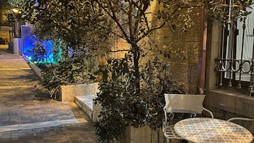 2 kamar tidur, minibar, Wi-Fi gratis, dan seprai linen