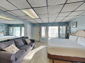 Tabla de planchar con plancha, wifi y ropa de cama 