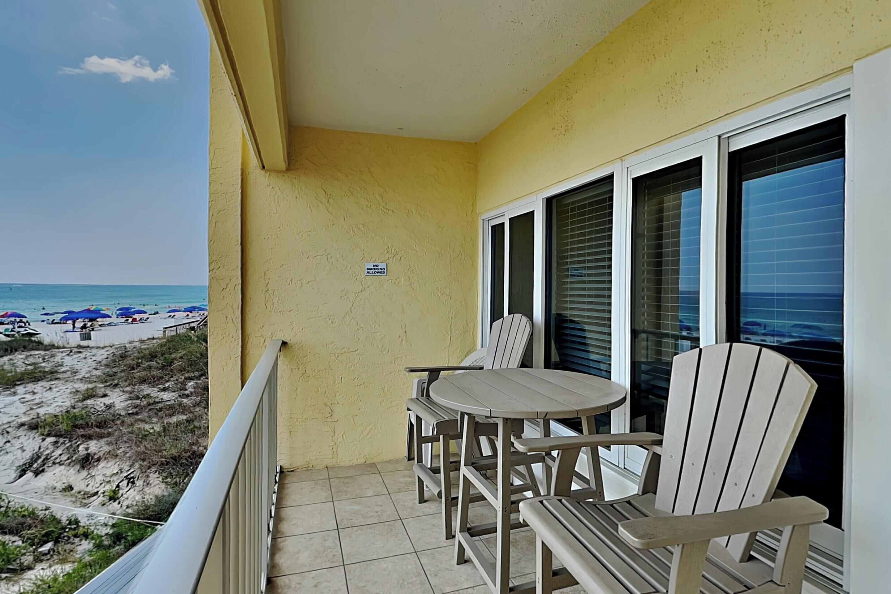 Gulf Front Condo, Stunning Gulf Views, Private Balcony and Gulf Side Pool