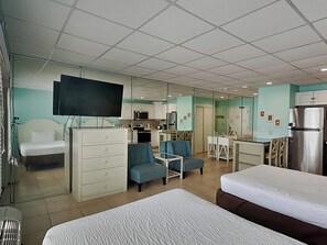 Iron/ironing board, WiFi, bed sheets