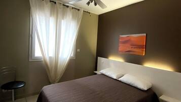 2 bedrooms, iron/ironing board, WiFi (free)