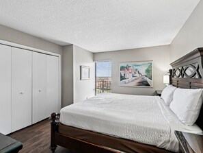 3 bedrooms, iron/ironing board, WiFi, bed sheets - Edgewater Tower II #1003 | Amazing Gulf Views + Resort Amenities (Panama City Beach)
