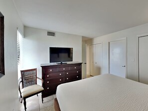 3 habitaciones, tabla de planchar con plancha, wifi y ropa de cama 