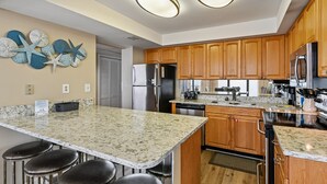 Coffee/tea maker, fridge, microwave, oven - Edgewater Tower II #912 | Fantastic Amenities + Views! (Panama City Beach)