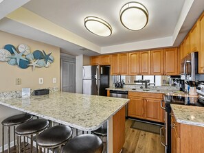 Coffee/tea maker, fridge, microwave, oven - Edgewater Tower II #912 | Fantastic Amenities + Views! (Panama City Beach)