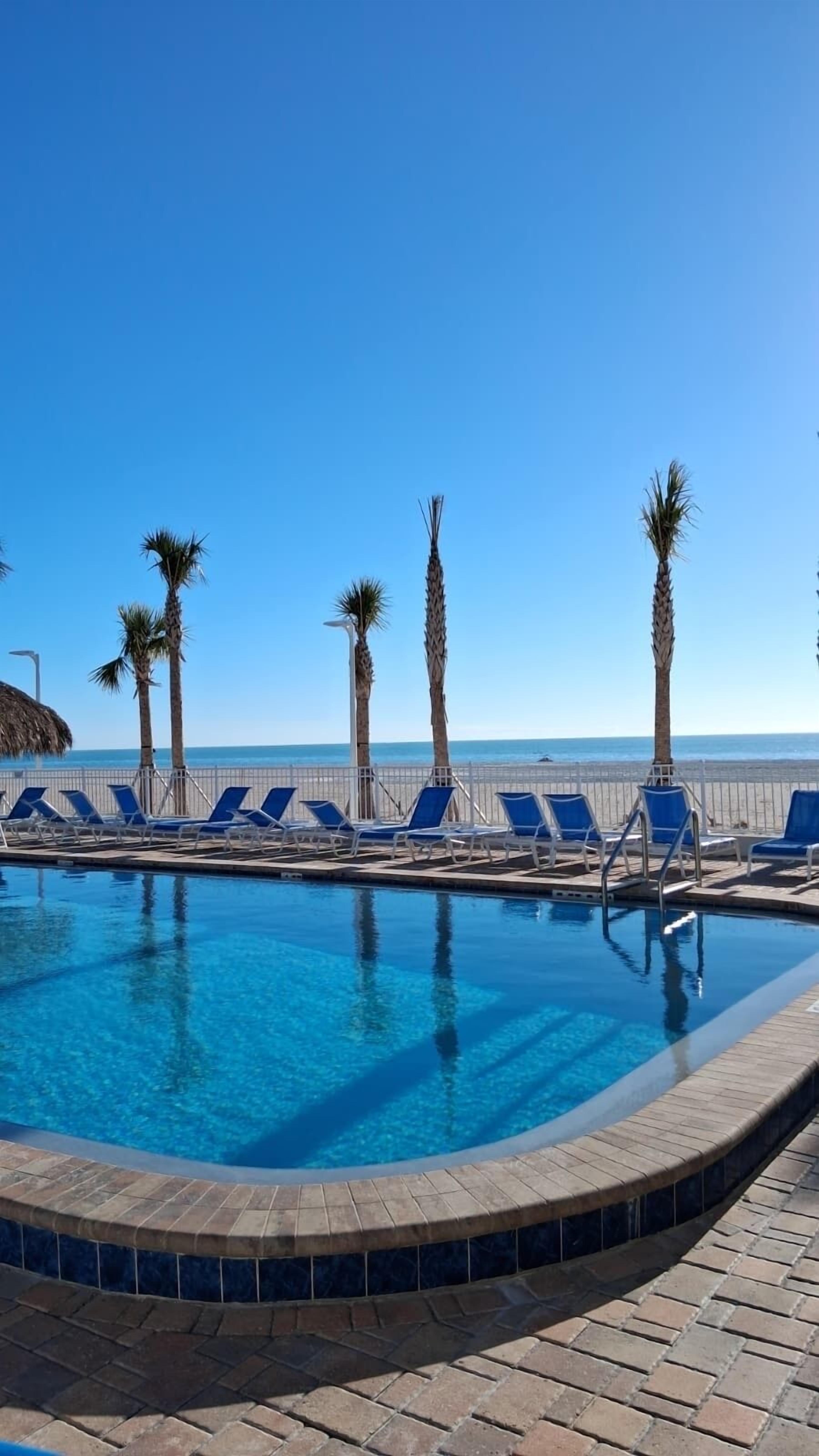 حمّام سباحة خارجي، حمّام سباحة مُدفَّأ