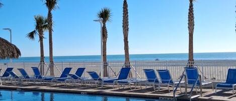 حمّام سباحة خارجي، حمّام سباحة مُدفَّأ