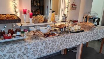 Daily buffet breakfast (EUR 15 per person)
