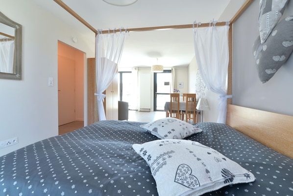 Suíte, suíte, vista para o vinhedo (Suzel) | Roupas de cama premium, berço de viagem, Wi-Fi de cortesia