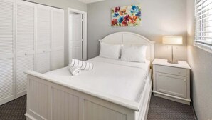 Room - The Grenada at Sunrise Suites - Shared Pool (Naval Air Station Key West)