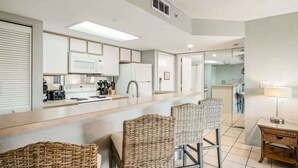 Private kitchen - The Grenada at Sunrise Suites - Shared Pool (Naval Air Station Key West)