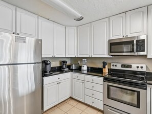 Kitchen - Modern Appliances - Edgewater Villa #1307 | Lake Views + Amenities (Panama City Beach)