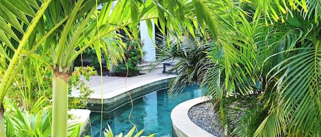 Exclusive-Villa, 3 Schlafzimmer, Poolblick, Poolseite | Zimmerausstattung