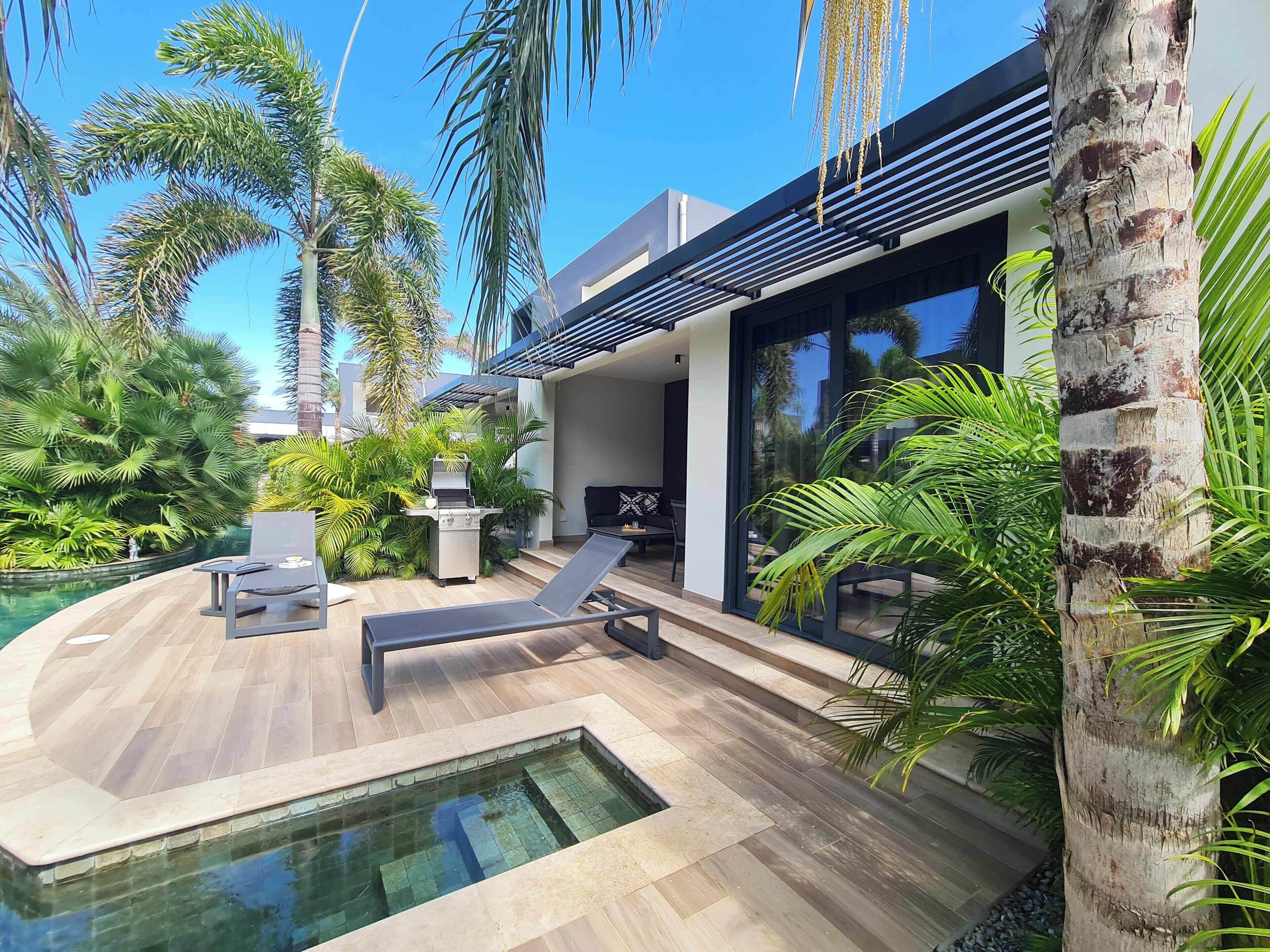 Exclusive Villa, 2 Bedrooms, Pool View, Poolside | Room amenity
