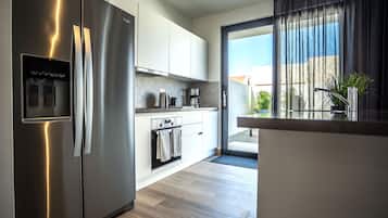 Refrigerador con freezer, horno, placa de cocina, lavavajillas