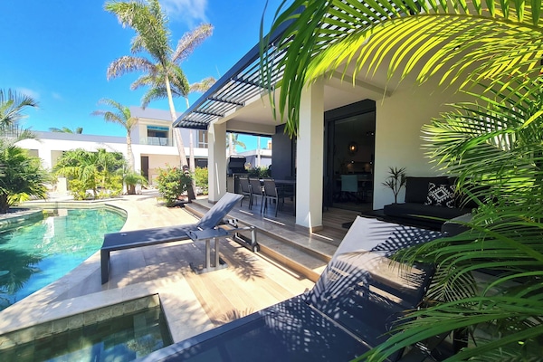 Villa exclusive, 3 chambres, vue sur la piscine, au bord de la piscine | Commodité de la chambre