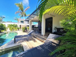 Exclusive Villa, 3 Bedrooms, Pool View, Poolside | Room amenity