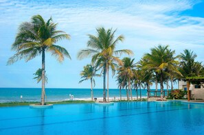 3 piscinas al aire libre