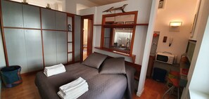 1 chambre, fer et planche à repasser, Wi-Fi, literie fournie