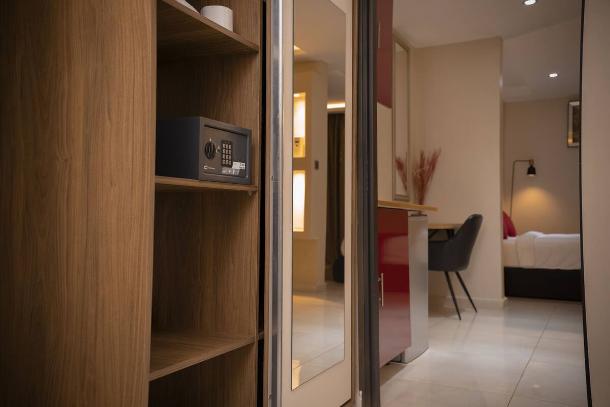 Suite Deluxe | Caja de seguridad en la habitación, insonorización y wifi gratis