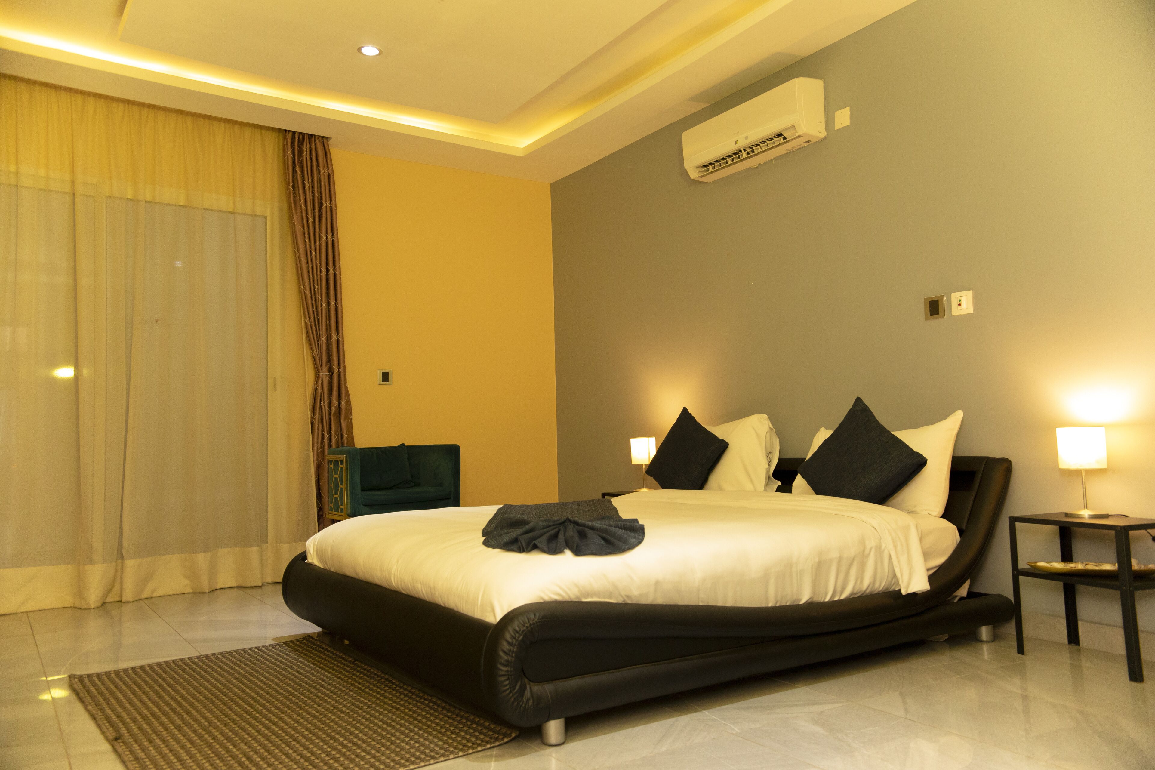 Executive Suite | In-room safe, soundproofing, free WiFi
