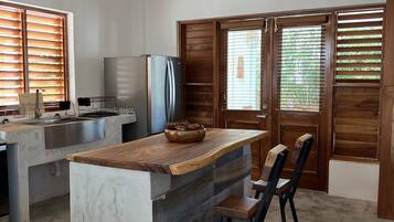 Superior Villa | Private kitchen | Oven