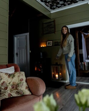 30–tuumainen taulutelevisio, jossa kaapelikanavat