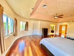 6 bedrooms, free WiFi, bed sheets