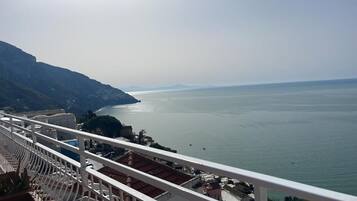 Panoramic Shared Dormitory, Mixed Dorm, Ocean View | WiFi, bed sheets