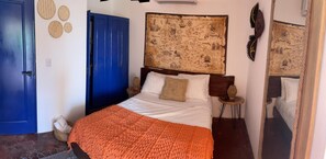 Ropa de cama de alta calidad y minibar 