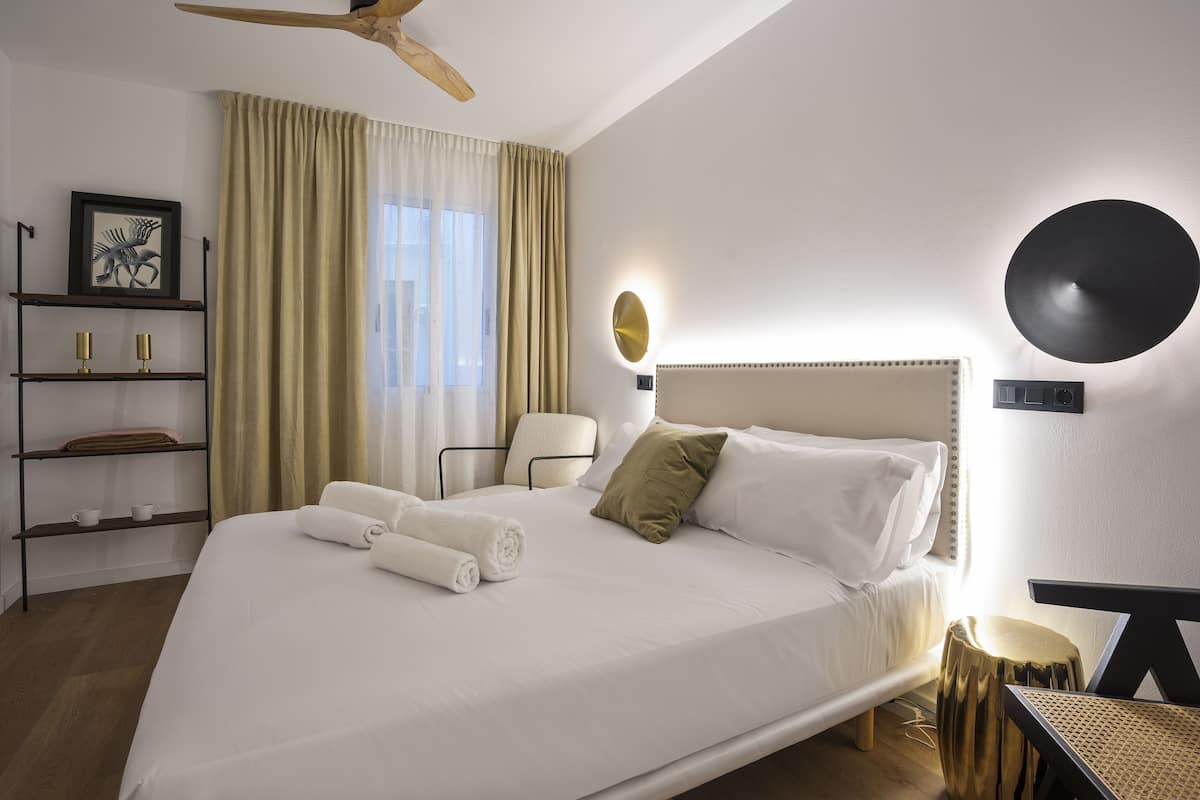 Standard Room (interior)