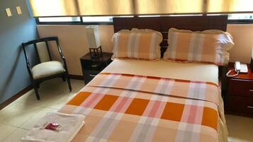Comfort Double Room | Desk, blackout drapes, iron/ironing board, free WiFi