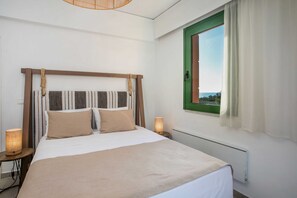 6 bedrooms, in-room safe, iron/ironing board, free WiFi