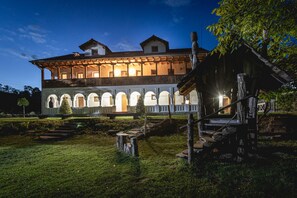 Exterior - Hanul Vatra (Costesti)