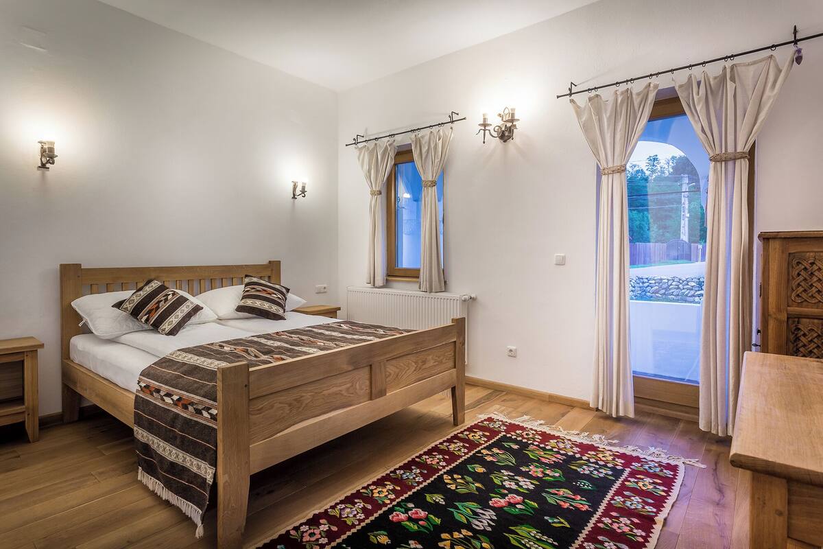 Soundproofing, WiFi (free), bed sheets