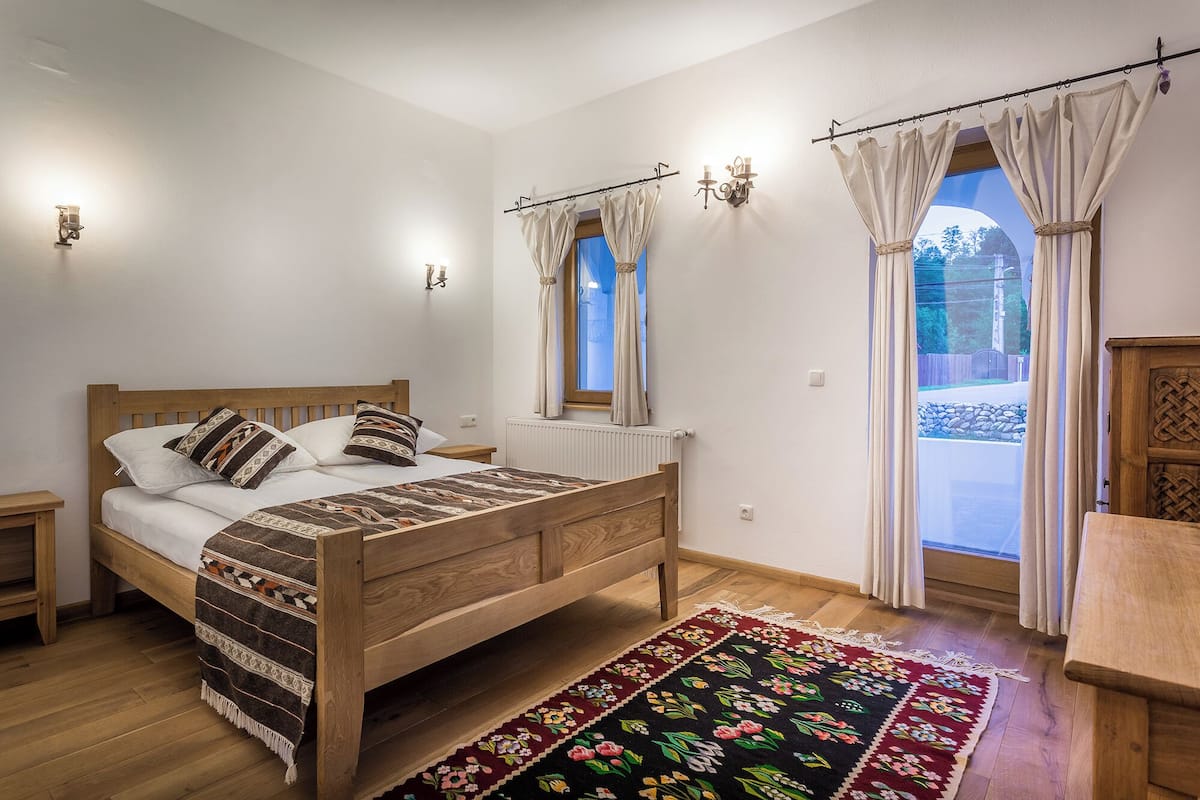 Soundproofing, WiFi (free), bed sheets