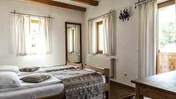 Traditional Twin Room, 2 Twin Beds | 1 bedroom, soundproofing, free WiFi, bed sheets