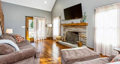 Peaceful Cabin Retreat on 5 acres - 25 mins from DT Clarksville