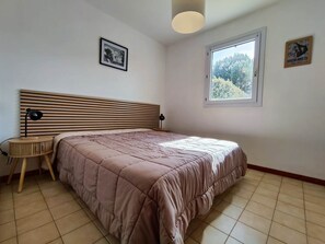 2 bedrooms, iron/ironing board, travel crib, free WiFi