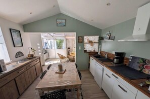 Réfrigérateur, micro-ondes, four, lave-vaisselle